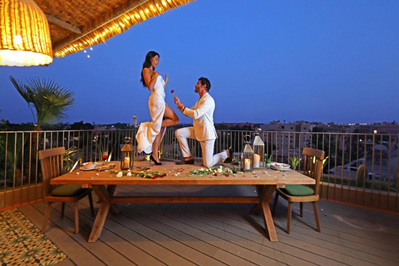 Hotel Jadali & Spa Marakeş Dış mekan fotoğraf A man proposing to a woman