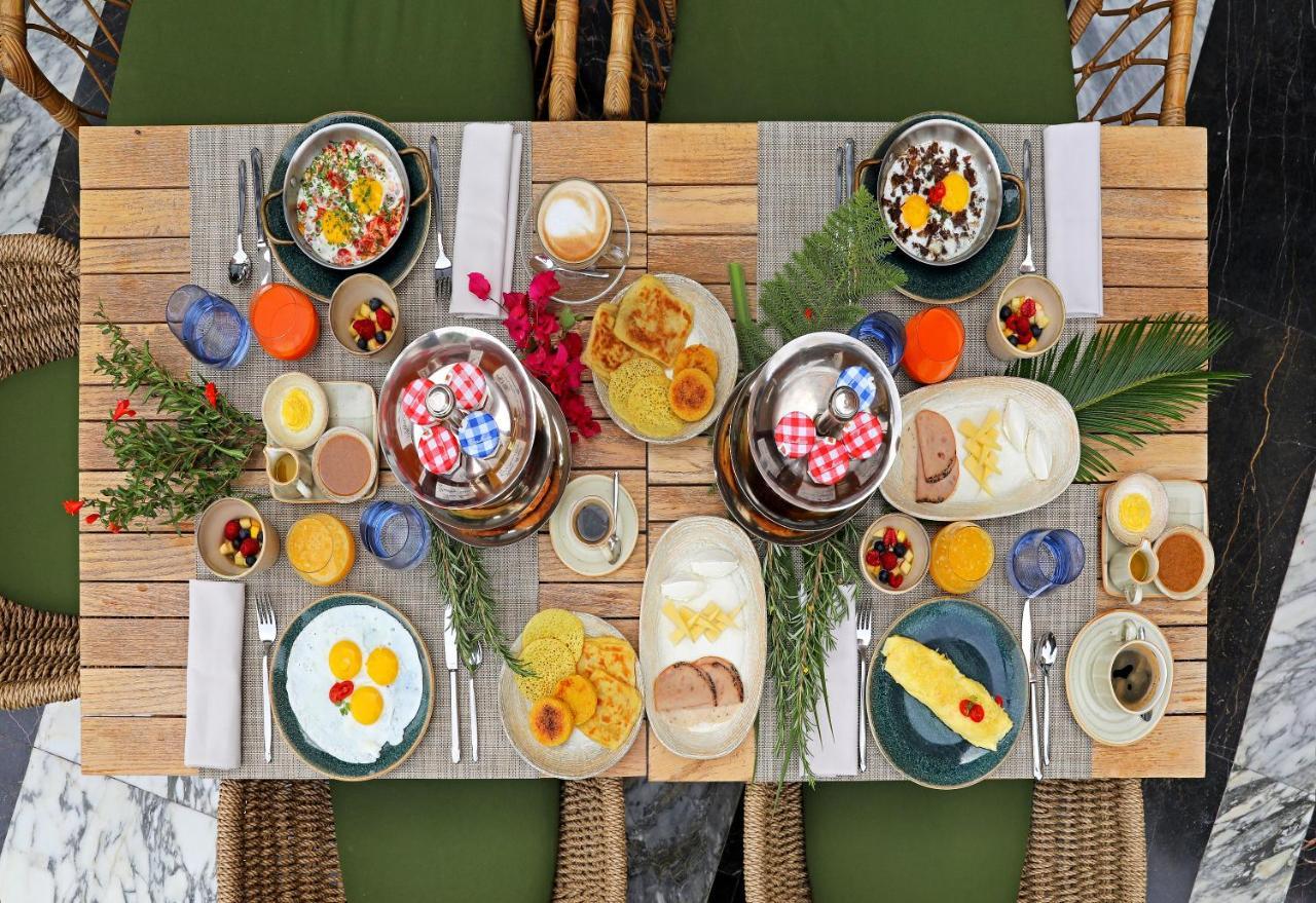 Hotel Jadali & Spa Marakeş Dış mekan fotoğraf A typical breakfast table