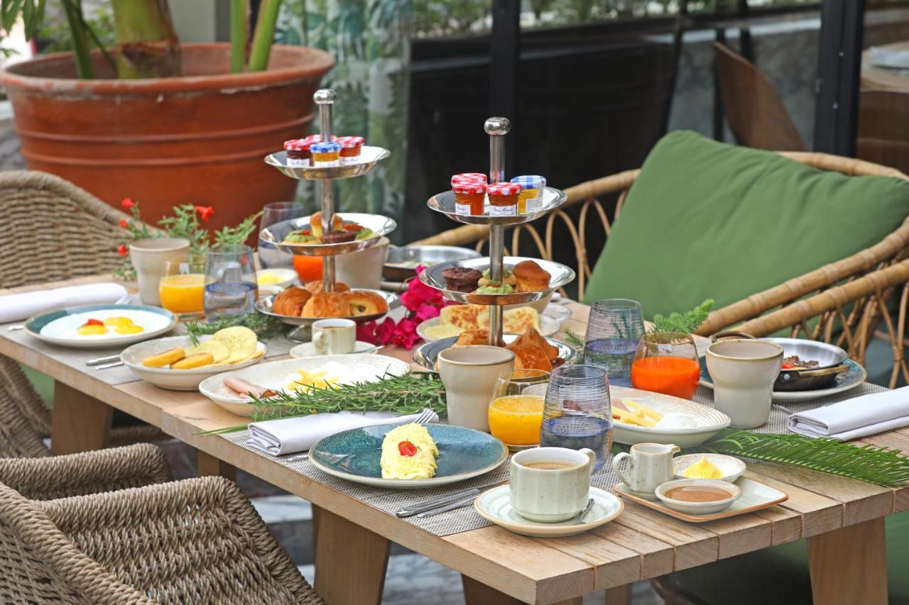 Hotel Jadali & Spa Marakeş Dış mekan fotoğraf A breakfast table